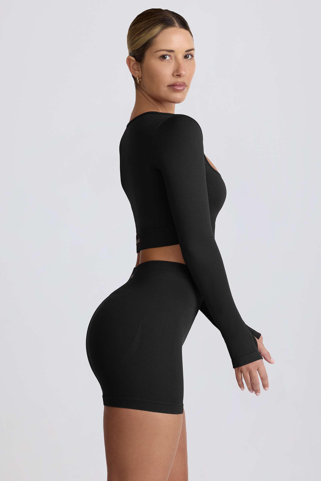 Super Sculpt Seamless Long-sleeve Crop Top In Black
