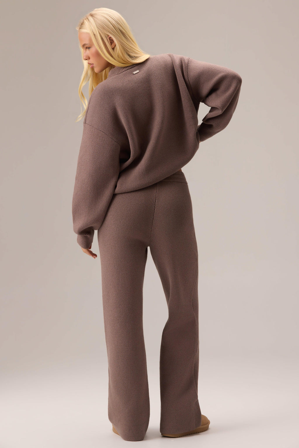 Ribbed Knit Wide-leg Joggers In Chestnut