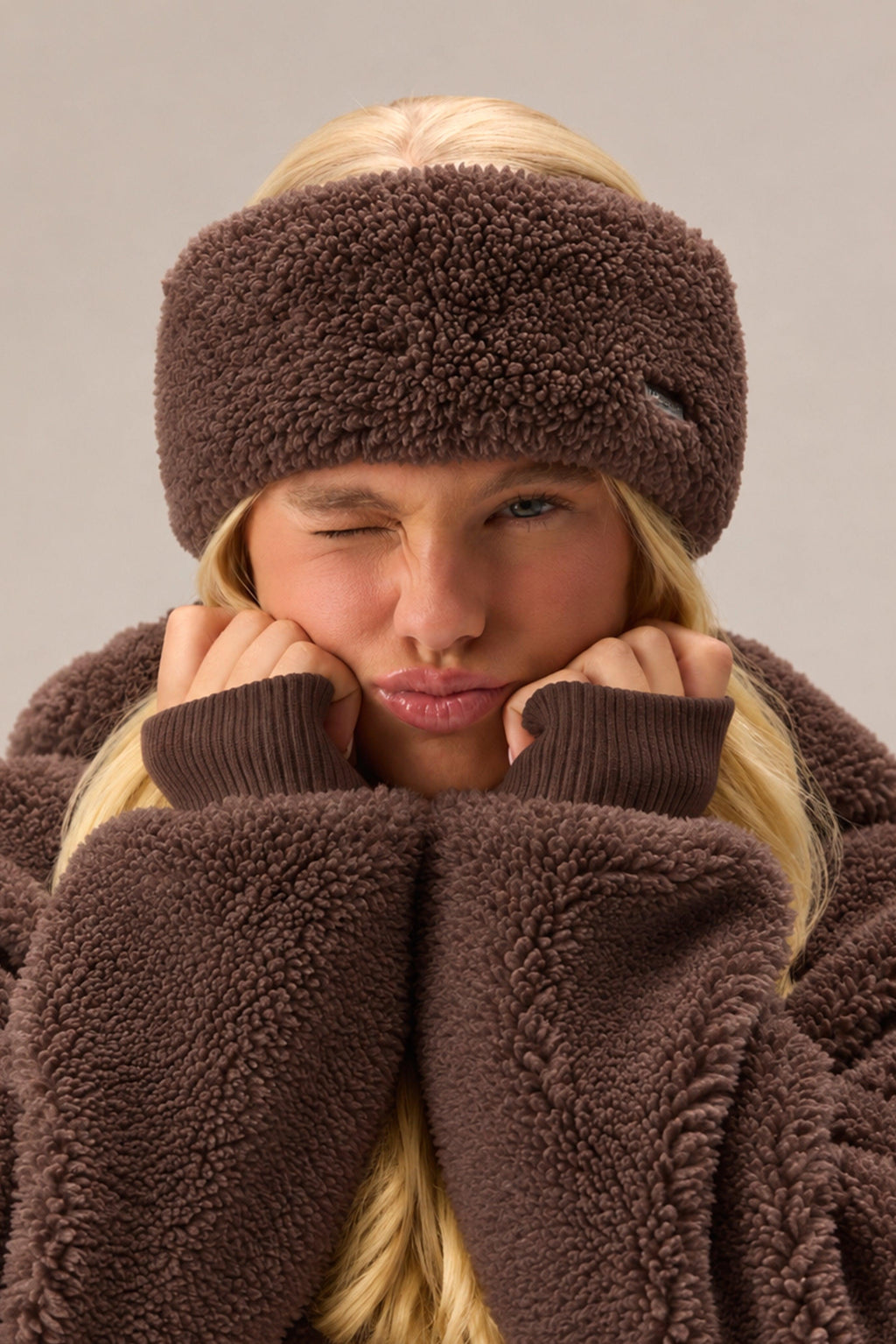 Teddy Fleece Headband In Chestnut